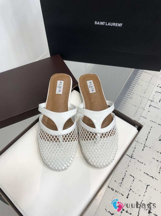 Uubags Alaïa Infradito Flat Mules In Fishnet And Leather White - 1