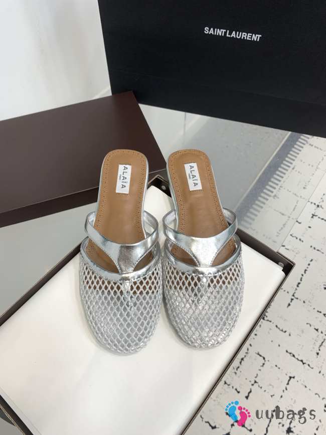 Uubags Alaïa Infradito Flat Mules In Fishnet And Leather Silver - 1