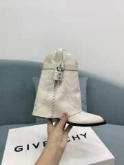 Uubags Givenchy White Leather Cowboy Ankle Boots with 4G Padlock 6cm - 4