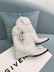 Uubags Givenchy White Suede Cowboy Ankle Boots with 4G Padlock 6cm - 6
