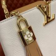 Uubags Louis Vuitton M25466 Capucines BB Bag In Cream/Arizona Beige 27x17.3x9cm - 4