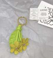Uubags Loewe Chamomile flower charm in classic calfskin in yellow/green - 1