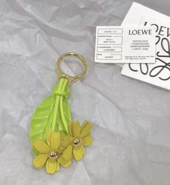 Uubags Loewe Chamomile flower charm in classic calfskin in yellow/green