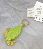 Uubags Loewe Chamomile flower charm in classic calfskin in yellow/green - 2