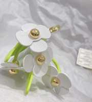 Uubags Loewe Chamomile flower charm in classic calfskin in white/green - 4