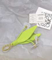 Uubags Loewe Chamomile flower charm in classic calfskin in white/green - 5