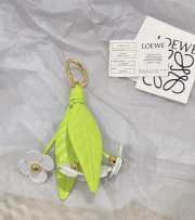 Uubags Loewe Chamomile flower charm in classic calfskin in white/green - 2