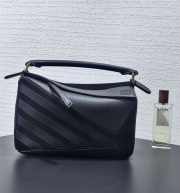 Uubags Loewe Small Puzzle Bag in Black Classic Calfskin and Suede 24x16.5x10.5cm - 1