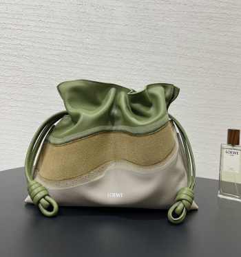 Uubags Loewe Flamenco Clutch Bag in Caramel / Bright Green 24x18x9cm
