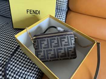 Uubags Fendi FF Monogram Mini Camera Case Vanity Bag 16x8x11cm