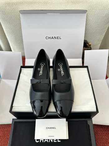 Uubags Chanel classic two-tone black ballerina flats