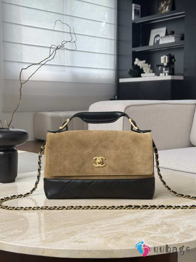 Uubags Chanel large flap bag with handle suede, shiny lambskin & gold metallic in beige & black 18x29x8cm - 1
