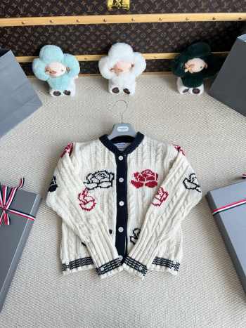 Uubags Thom Browne Rose-intarsia cable-knit cardigan in white