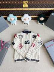 Uubags Thom Browne Rose-intarsia cable-knit cardigan in white - 4