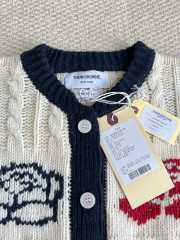 Uubags Thom Browne Rose-intarsia cable-knit cardigan in white - 3