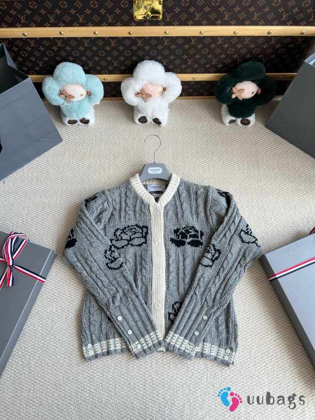 Uubags Thom Browne Rose-intarsia cable-knit cardigan in grey - 1