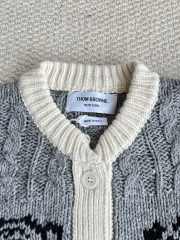 Uubags Thom Browne Rose-intarsia cable-knit cardigan in grey - 3