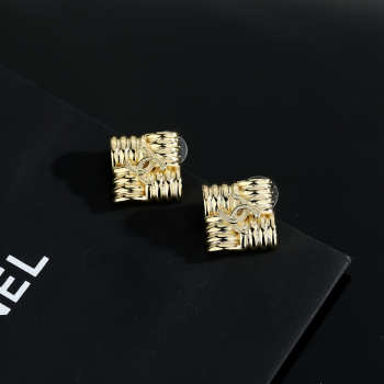 Uubags Chanel Gold-Tone Metal Ribbed Square CC Earrings