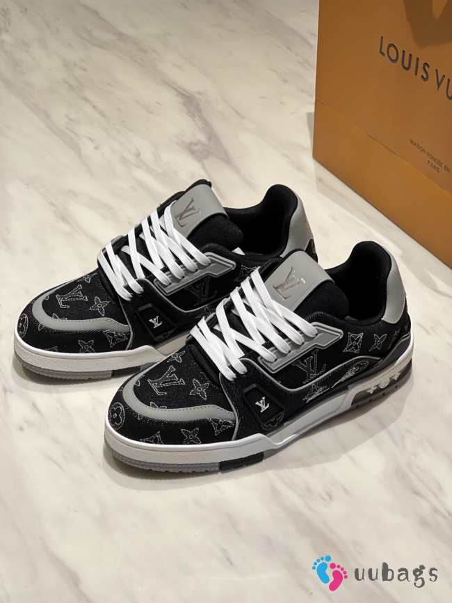 Uubags Louis Vuitton 1AJ338 Trainer Sneaker In Denim Noir - 1