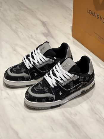 Uubags Louis Vuitton 1AJ338 Trainer Sneaker In Denim Noir