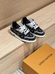 Uubags Louis Vuitton 1AJ338 Trainer Sneaker In Denim Noir - 2