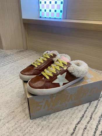 Uubags Golden Goose Ball Star Sabots in dark brown nappa with platinum star and shearling lining