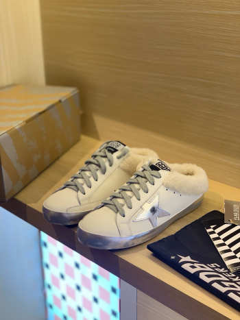 Uubags Golden Goose Ball Star Sabots in white nappa with platinum star and shearling lining