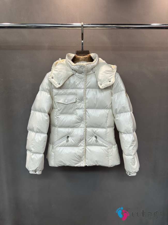 Uubags Moncler Women's Glareins Short Hooded Down Jacket In White - 1