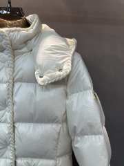Uubags Moncler Women's Glareins Short Hooded Down Jacket In White - 3