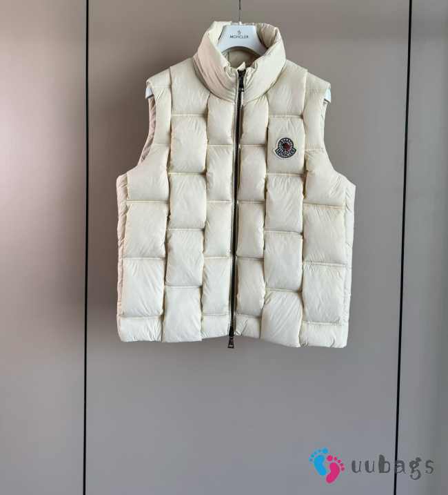 Uubags Moncler x Christopher Raxxy Quilted Gilet Down Vest In White - 1