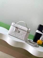 Uubags Chanel Vanity bag with strap lambskin & silver metal in white 17x19.5x5cm - 1
