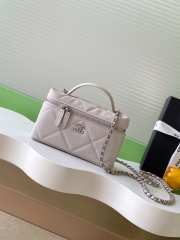 Uubags Chanel Vanity bag with strap grained calfskin & silver metal in light grey 17x19.5x5cm - 1