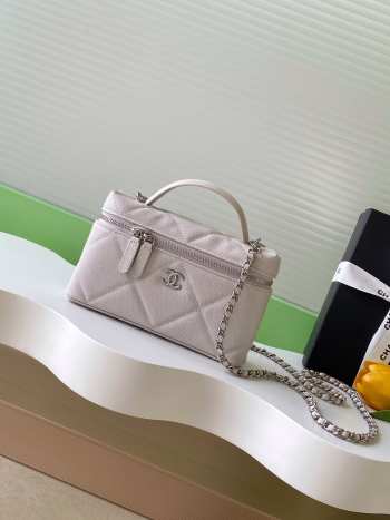 Uubags Chanel Vanity bag with strap grained calfskin & silver metal in light grey 17x19.5x5cm