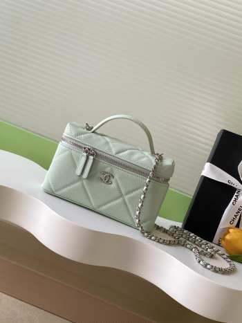 Uubags Chanel Vanity bag with strap grained calfskin & silver metal in mint green 17x19.5x5cm