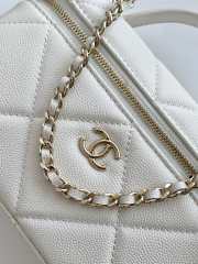 Uubags Chanel Vanity bag with strap grained calfskin & gold metal in white 17x19.5x5cm - 4