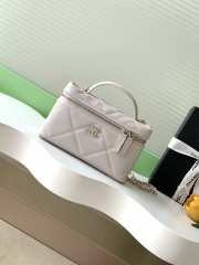 Uubags Chanel Vanity bag with strap grained calfskin & gold metal in grey 17x19.5x5cm - 1