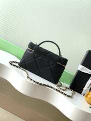 Uubags Chanel Vanity bag with strap grained calfskin & gold metal in black 17x19.5x5cm - 4