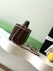 Uubags Chanel long vanity bag with chain grained shiny calfskin & gold-tone metal in brown 9.5x17x8cm - 5