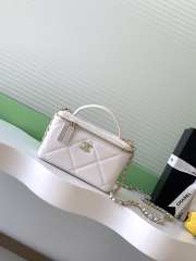 Uubags Chanel long vanity bag with chain grained shiny calfskin & gold-tone metal in white 9.5x17x8cm - 1