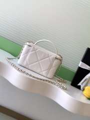 Uubags Chanel long vanity bag with chain grained shiny calfskin & gold-tone metal in white 9.5x17x8cm - 5