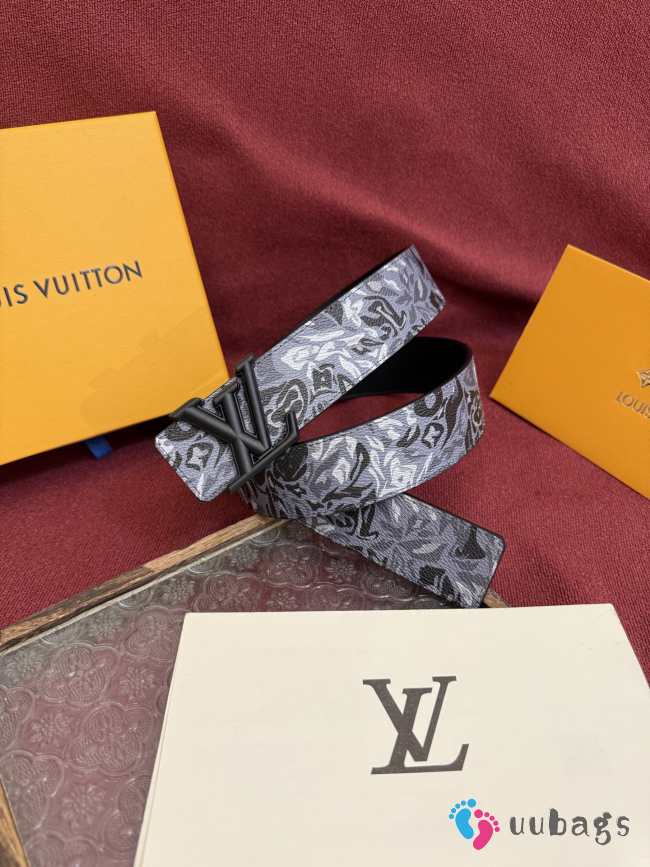 Uubags Louis Vuitton M4383T Flower Camoflage 4cm Reversible Belt In Gray Black Buckle 4cm - 1