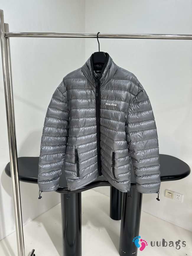 Uubags Miu Miu lightweight pongé down jacket in steel gray - 1