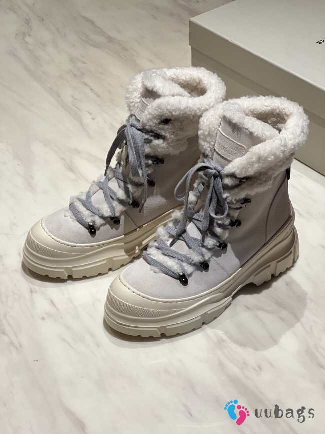 Uubags Brunello Cucinelli Classic Ivory Leather Mountain Boots with Fuzzy Shearling Lining and Precious Contour - 1