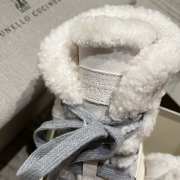 Uubags Brunello Cucinelli Classic Ivory Leather Mountain Boots with Fuzzy Shearling Lining and Precious Contour - 5