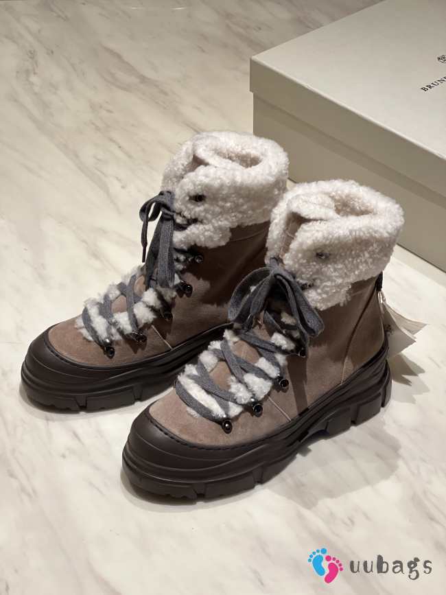 Uubags Brunello Cucinelli Classic Mud Leather Mountain Boots with Fuzzy Shearling Lining and Precious Contour - 1