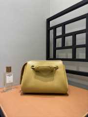 Uubags Loewe small Madrid bag in pale yellow glaze supple calfskin 23.5x10x19cm - 2