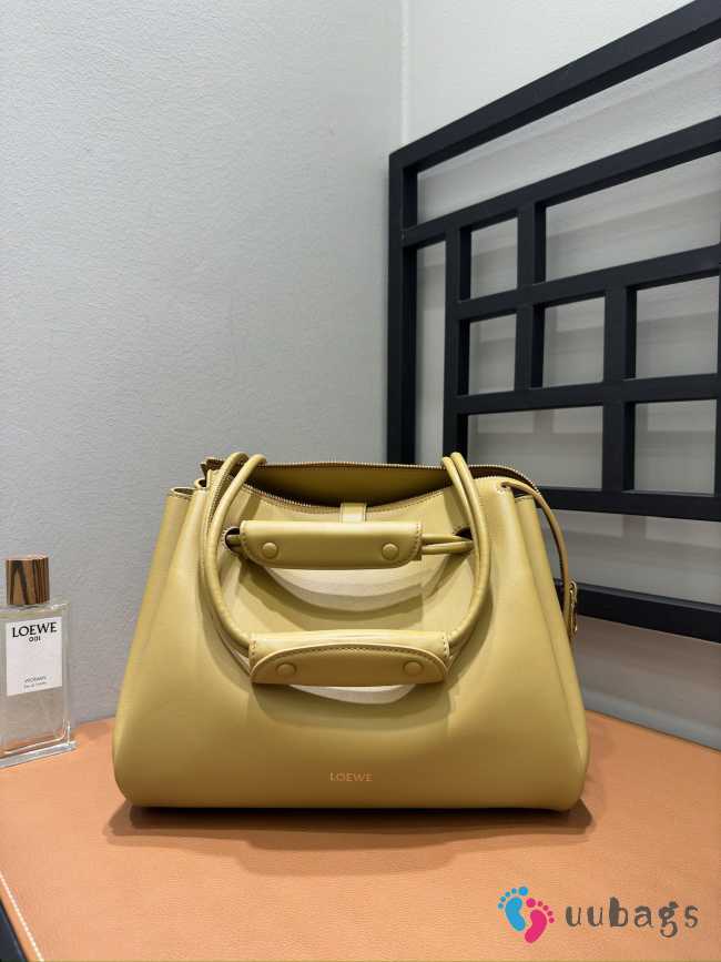 Uubags Loewe medium Madrid bag in pale yellow glaze supple calfskin 28.5x11x23cm - 1