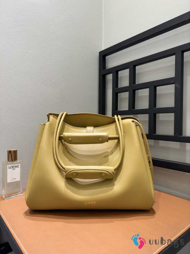 Uubags Loewe large Madrid bag in pale yellow glaze supple calfskin 33x12.5x24cm - 1