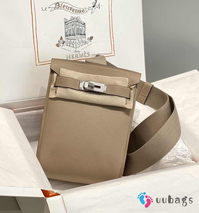 Uubags Hermes Hac a Dos PM backpack in gris tourterelle with silver buckle 18x28x8cm - 1