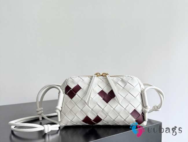 Uubags Bottega Veneta Pouch Intrecciato Concert In Chalk/Dark red 18.5x11.5x8.5cm - 1